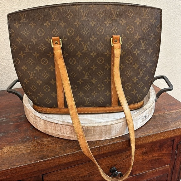 Louis Vuitton Shoulder Bag - Picture 4 of 10